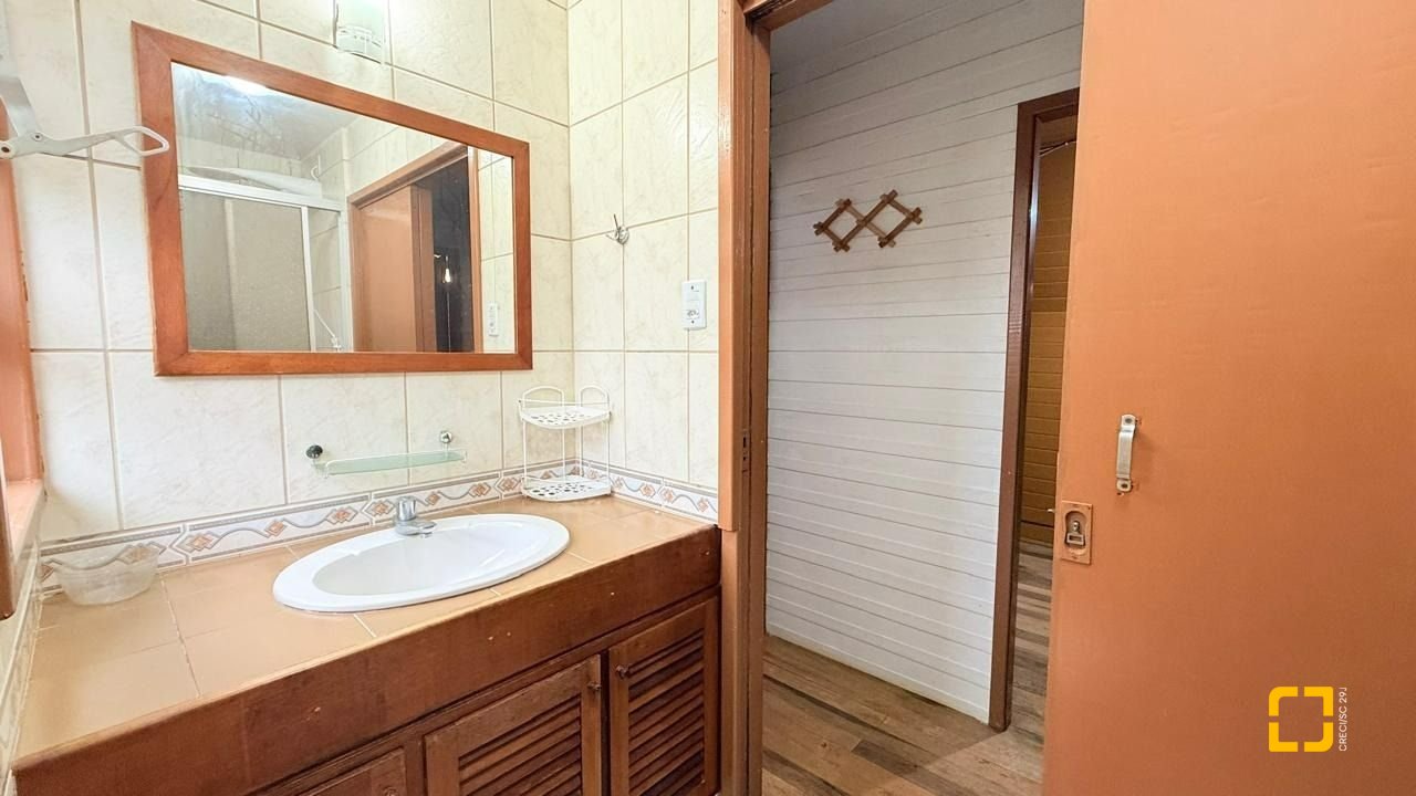 Casa com 160m², 3 quartos, 2 garagens, no bairro Ingleses do Rio Vermelho em Florianópolis