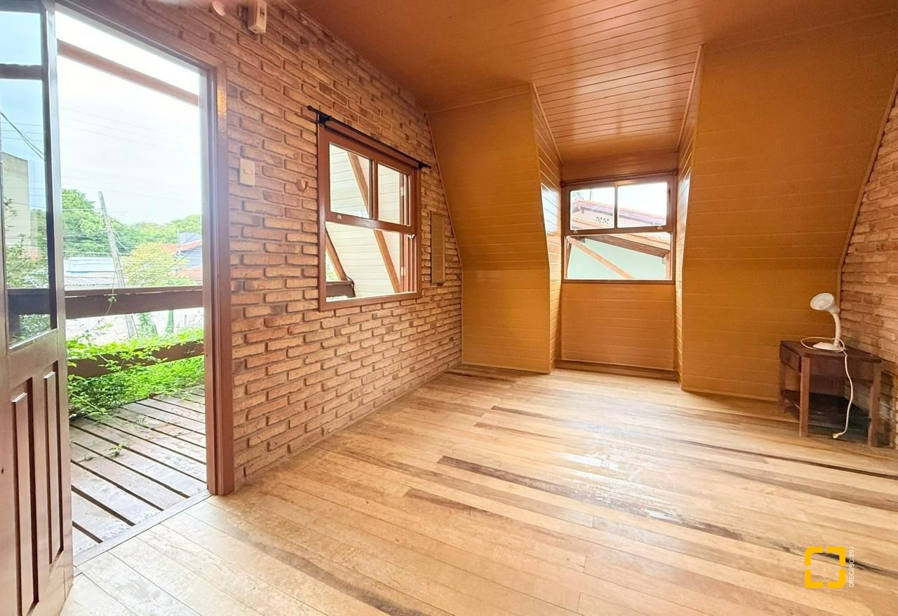 Casa com 160m², 3 quartos, 2 garagens, no bairro Ingleses do Rio Vermelho em Florianópolis