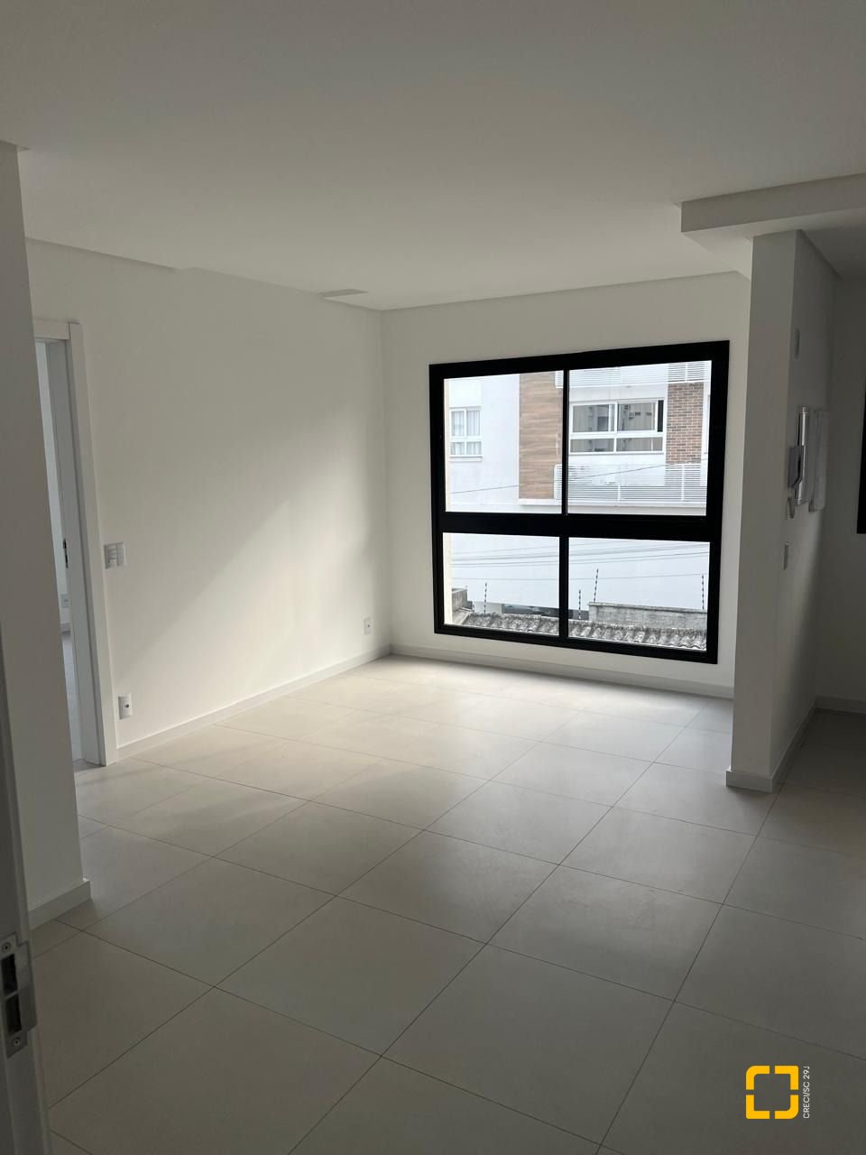 Apartamento com 43m², 1 quarto (sendo 1 suíte), 1 garagem, no bairro Trindade em Florianópolis