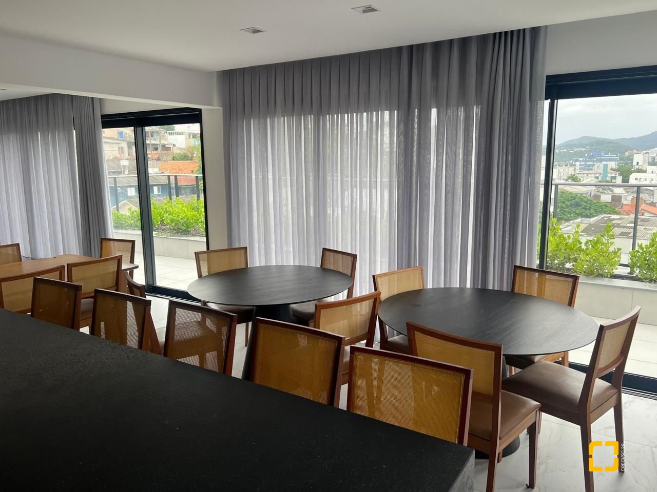 Apartamento com 43m², 1 quarto (sendo 1 suíte), 1 garagem, no bairro Trindade em Florianópolis