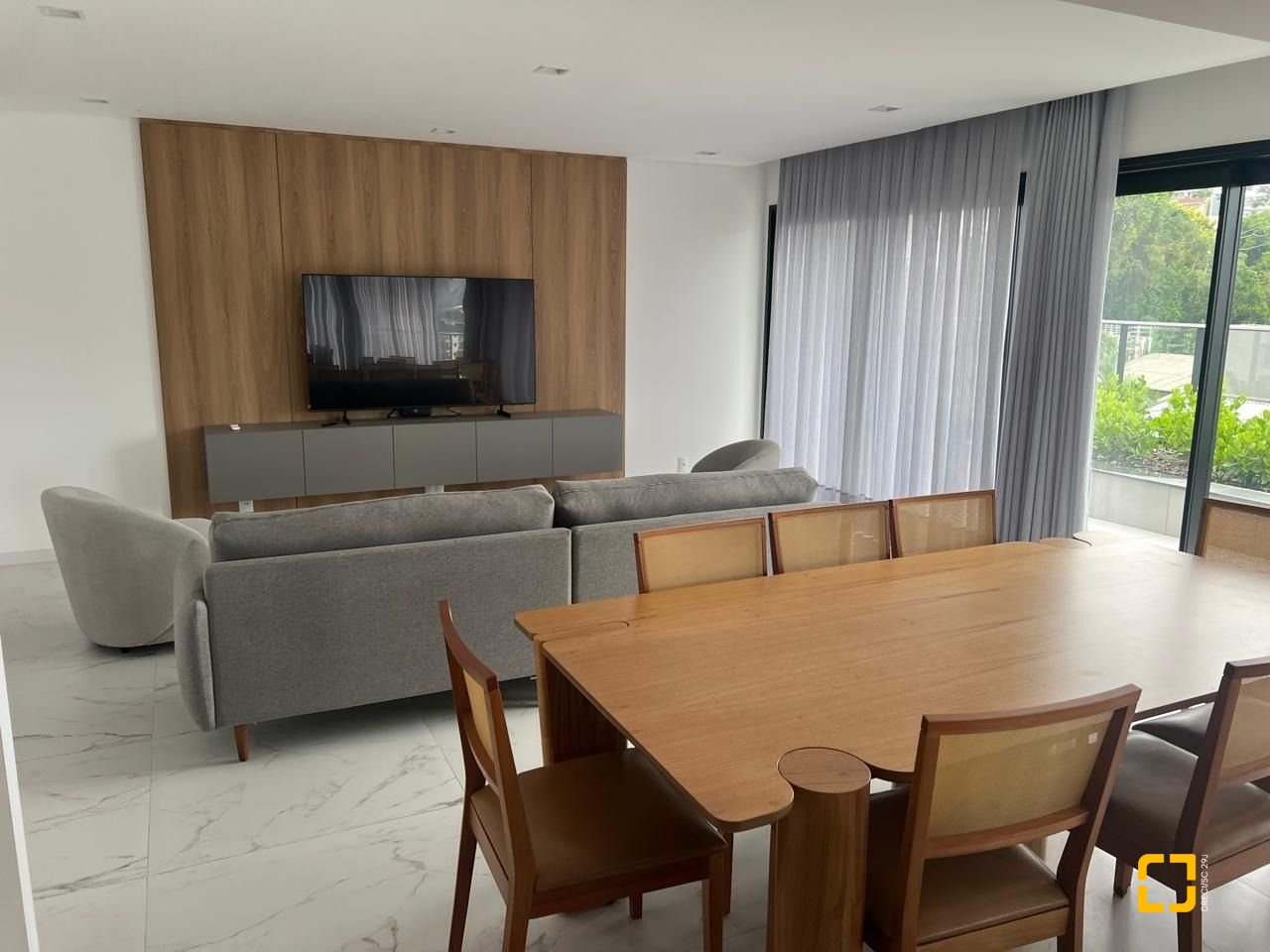 Apartamento com 43m², 1 quarto (sendo 1 suíte), 1 garagem, no bairro Trindade em Florianópolis