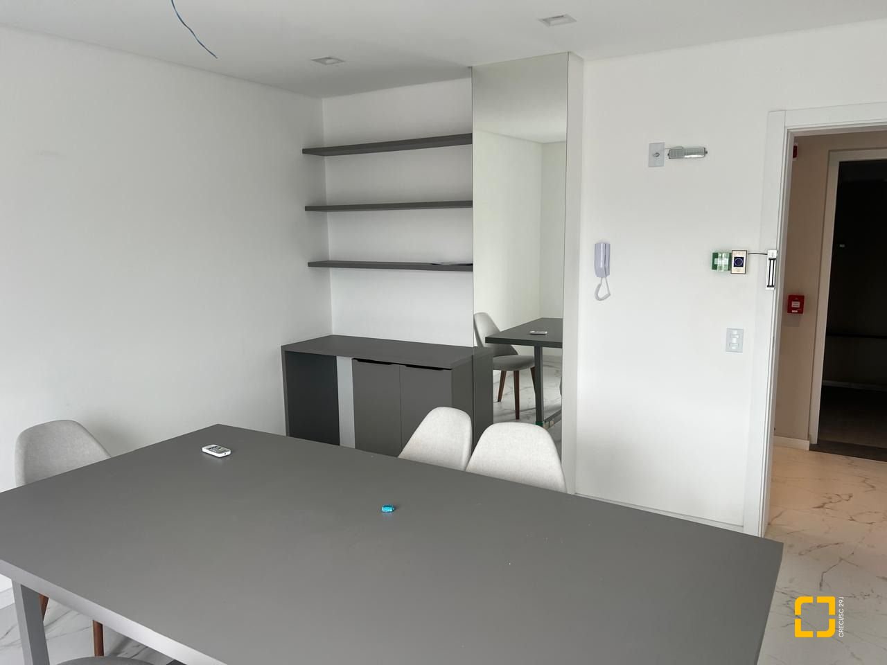 Apartamento com 43m², 1 quarto (sendo 1 suíte), 1 garagem, no bairro Trindade em Florianópolis