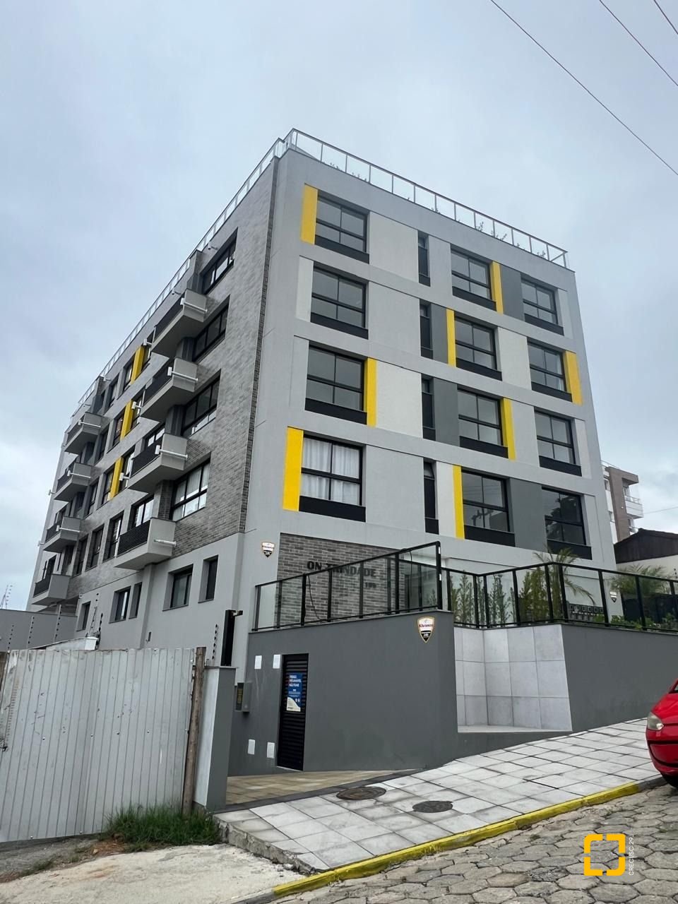 Apartamento com 43m², 1 quarto (sendo 1 suíte), 1 garagem, no bairro Trindade em Florianópolis