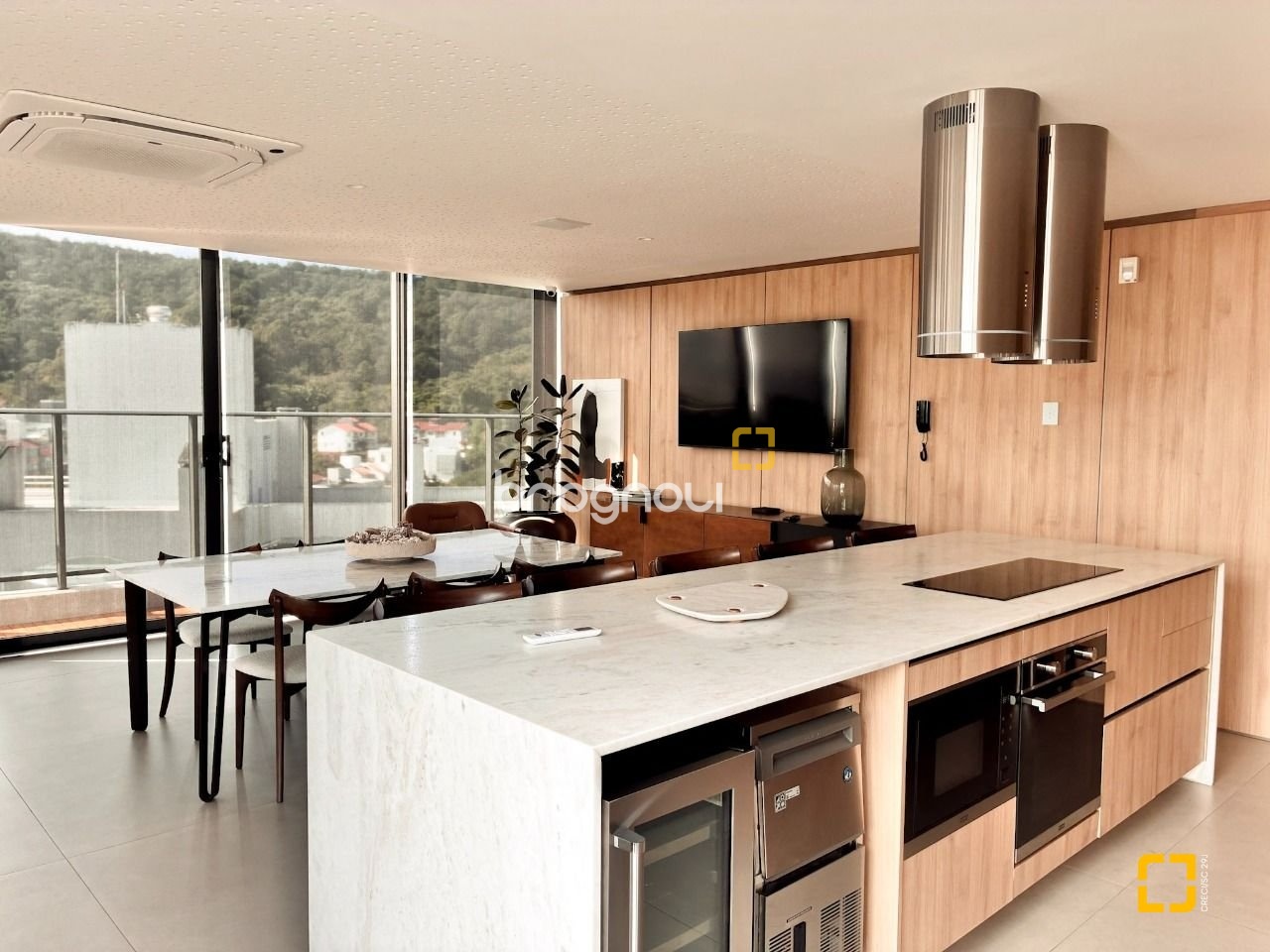 Apartamento com 108m², 3 quartos (sendo 3 suítes), 2 garagens, no bairro Jurerê em Florianópolis