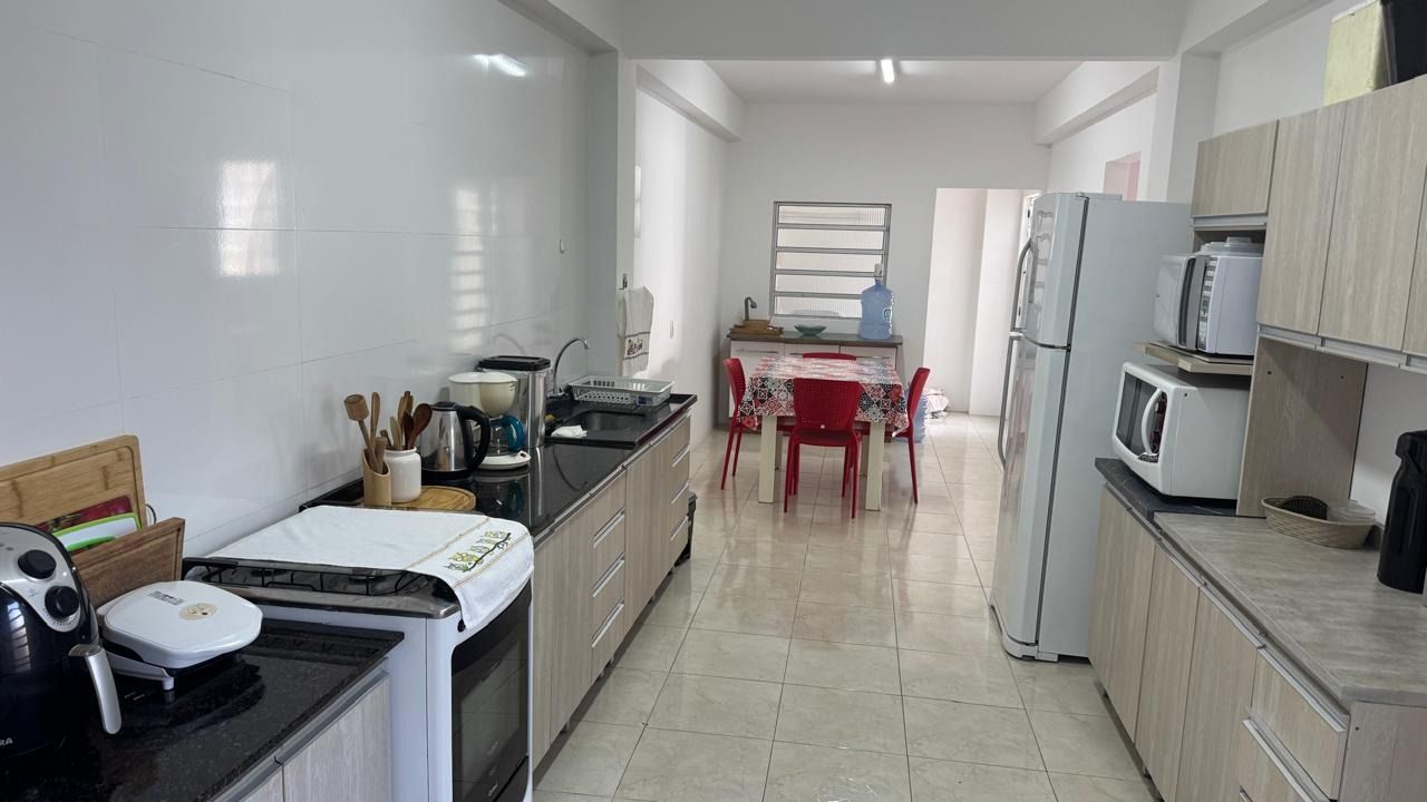 Casa com 215m², 4 quartos (sendo 1 suíte), 2 garagens, no bairro Campeche em Florianópolis