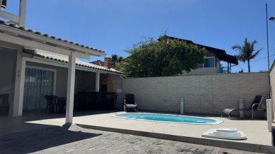 Casa com 215m², 4 quartos (sendo 1 suíte), 2 garagens, no bairro Campeche em Florianópolis