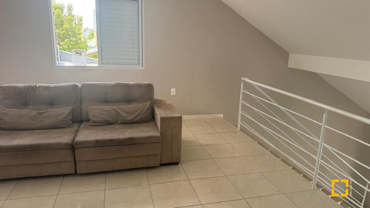Casa com 215m², 4 quartos (sendo 1 suíte), 2 garagens, no bairro Campeche em Florianópolis