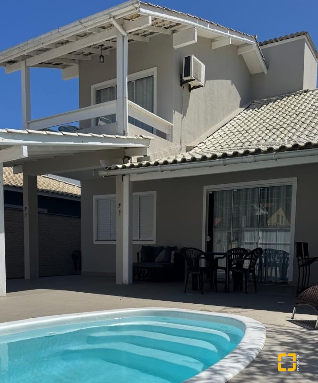 Casa com 215m², 4 quartos (sendo 1 suíte), 2 garagens, no bairro Campeche em Florianópolis