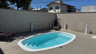 Casa com 215m², 4 quartos (sendo 1 suíte), 2 garagens, no bairro Campeche em Florianópolis