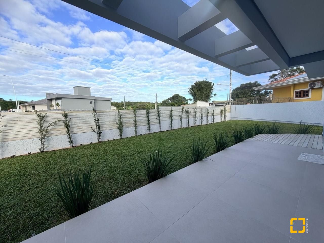 Casa de Condomínio com 226m², 4 quartos (sendo 3 suítes), 2 garagens, no bairro Rio Vermelho em Florianópolis