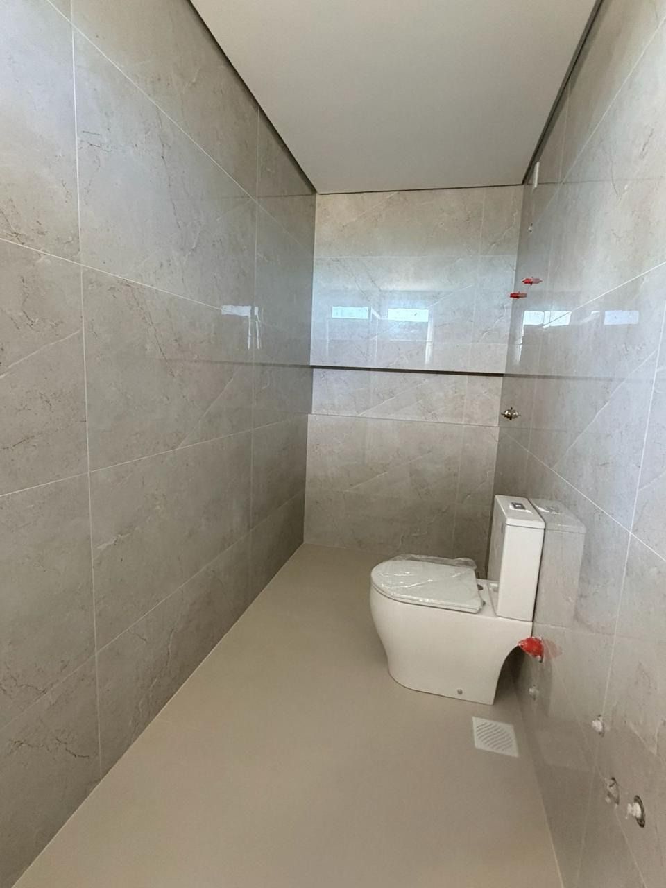 Casa de Condomínio com 226m², 4 quartos (sendo 3 suítes), 2 garagens, no bairro Rio Vermelho em Florianópolis