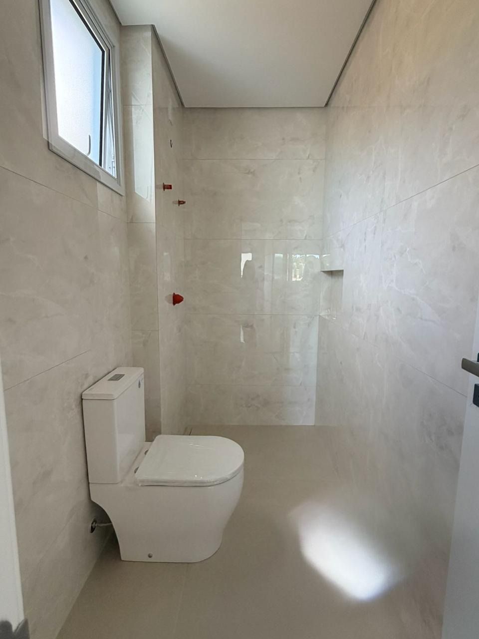 Casa de Condomínio com 226m², 4 quartos (sendo 3 suítes), 2 garagens, no bairro Rio Vermelho em Florianópolis