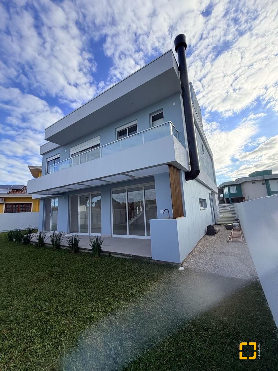 Casa de Condomínio com 226m², 4 quartos (sendo 3 suítes), 2 garagens, no bairro Rio Vermelho em Florianópolis