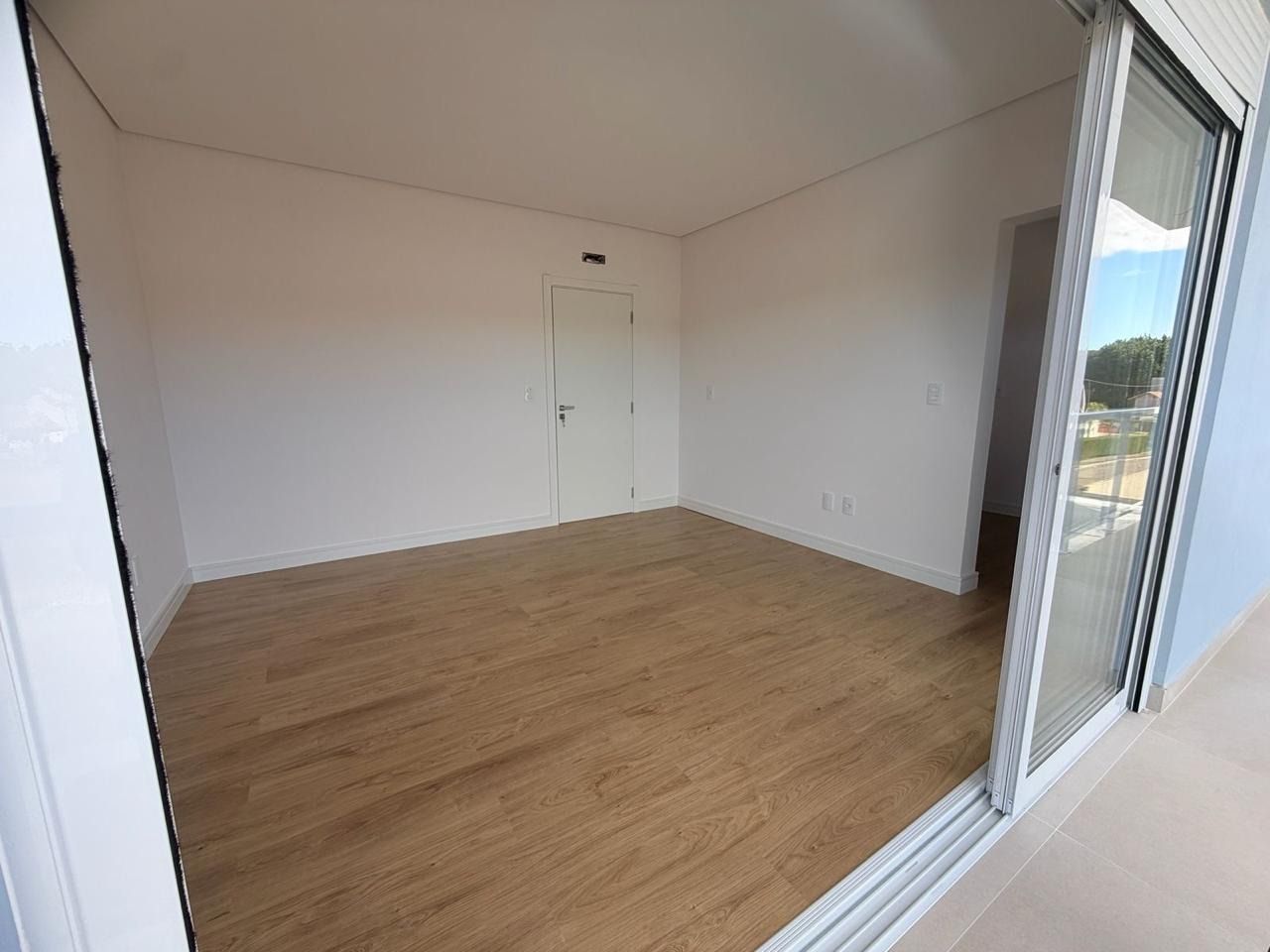 Casa de Condomínio com 226m², 4 quartos (sendo 3 suítes), 2 garagens, no bairro Rio Vermelho em Florianópolis