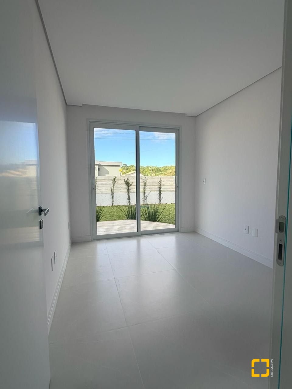 Casa de Condomínio com 226m², 4 quartos (sendo 3 suítes), 2 garagens, no bairro Rio Vermelho em Florianópolis
