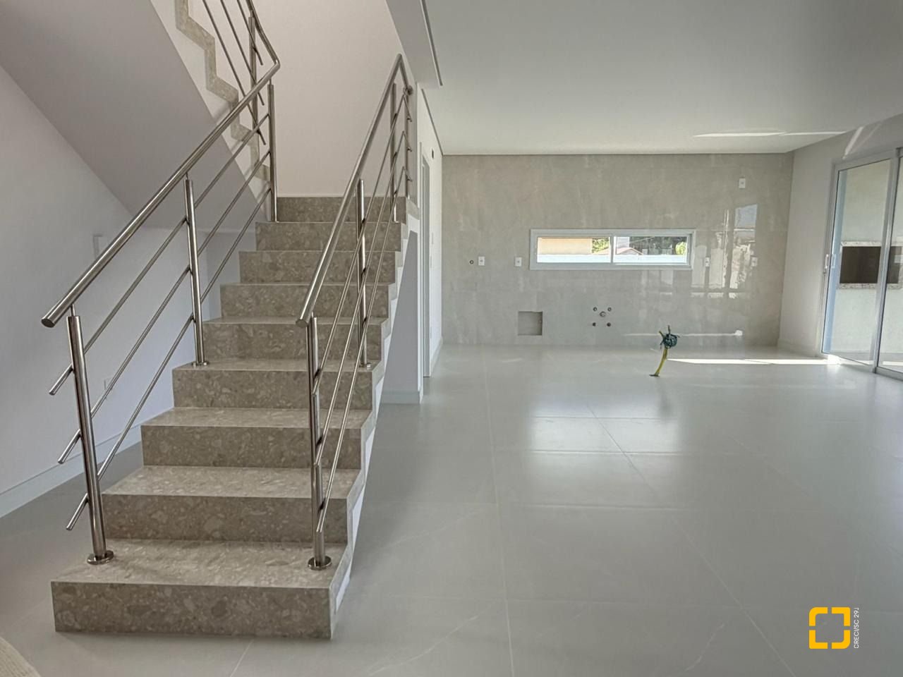 Casa de Condomínio com 226m², 4 quartos (sendo 3 suítes), 2 garagens, no bairro Rio Vermelho em Florianópolis