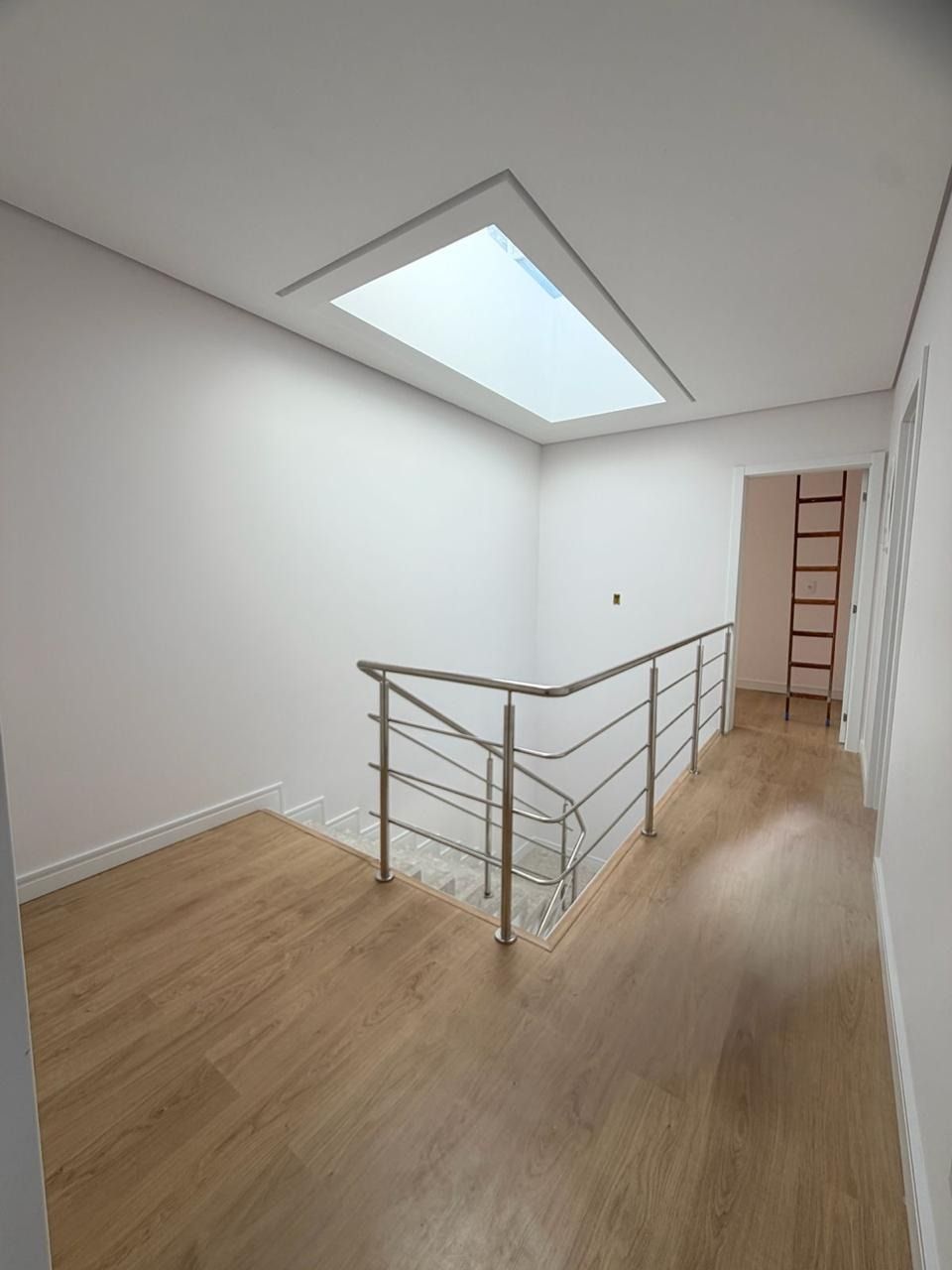 Casa de Condomínio com 226m², 4 quartos (sendo 3 suítes), 2 garagens, no bairro Rio Vermelho em Florianópolis
