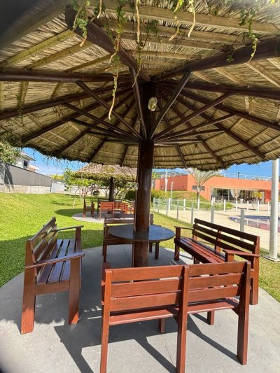 Casa de Condomínio com 226m², 4 quartos (sendo 3 suítes), 2 garagens, no bairro Rio Vermelho em Florianópolis