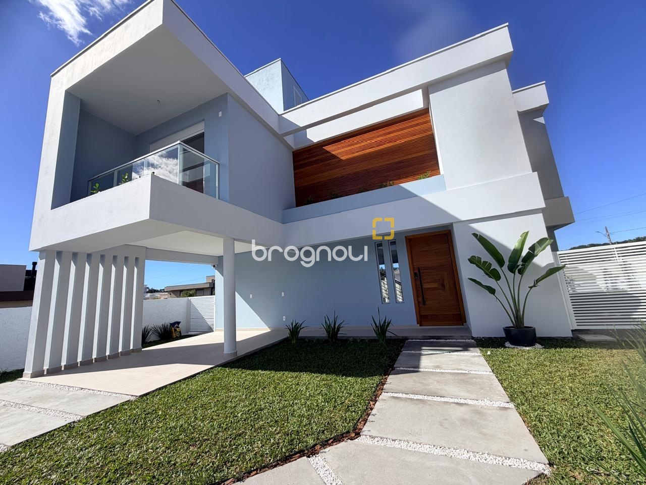 Casa de Condomínio com 226m², 4 quartos (sendo 3 suítes), 2 garagens, no bairro Rio Vermelho em Florianópolis