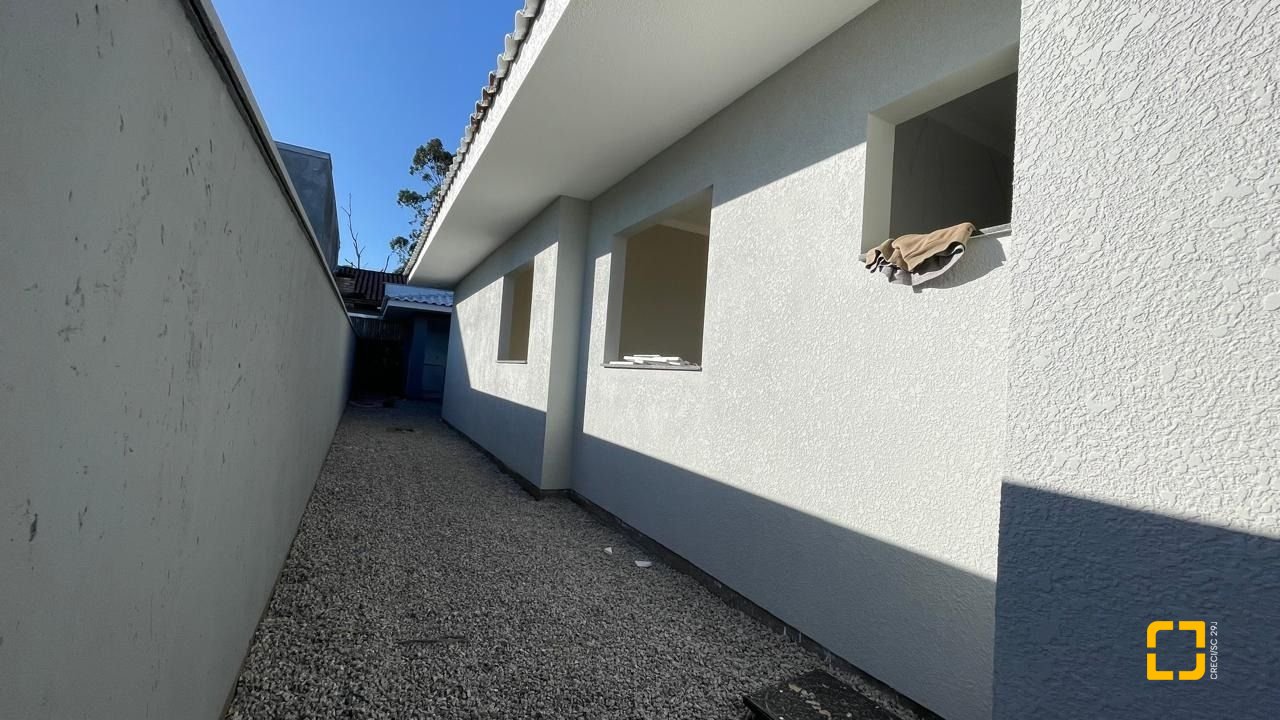 Casa com 190m², 3 quartos (sendo 1 suíte), 2 garagens, no bairro Rio Vermelho em Florianópolis
