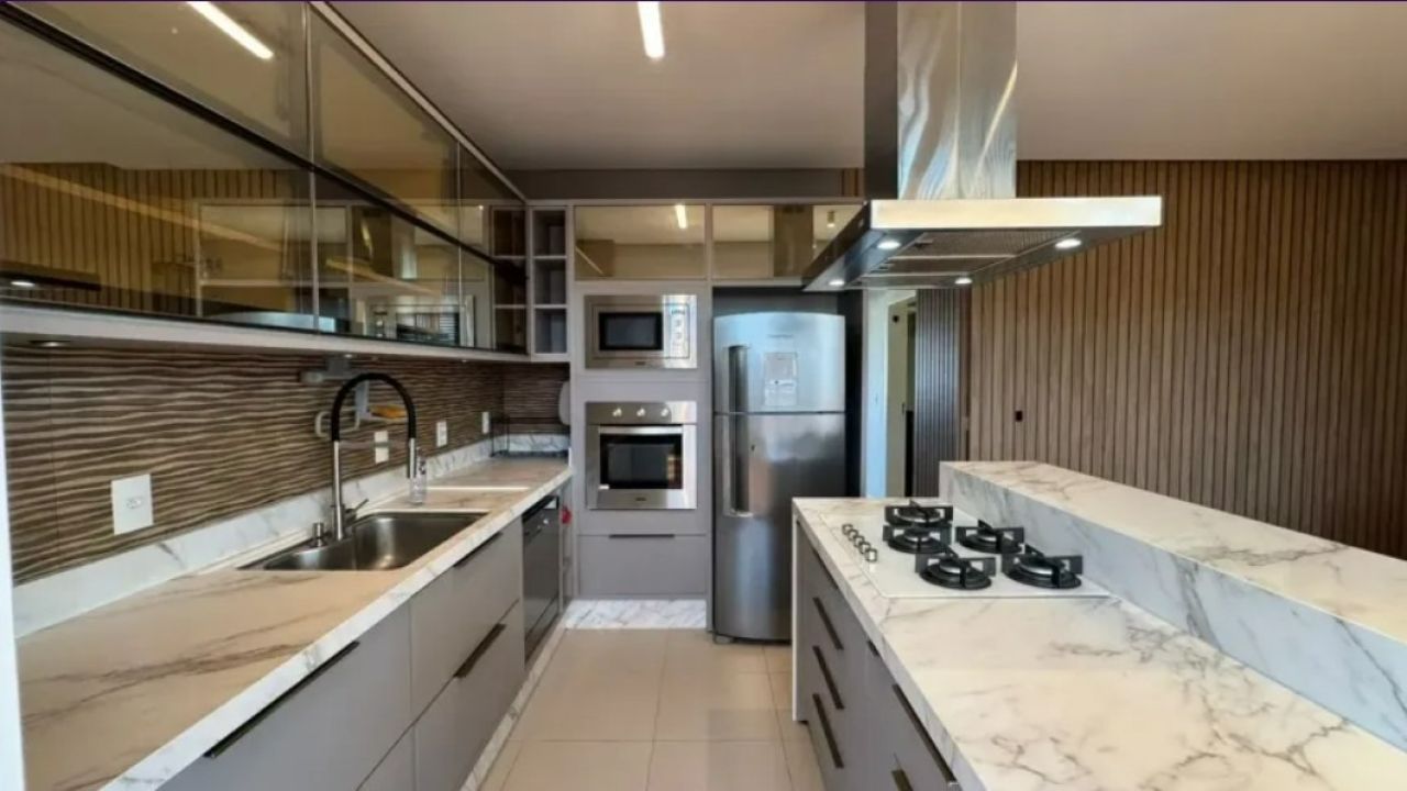 Cobertura com 210m², 3 quartos (sendo 3 suítes), 2 garagens, no bairro Ingleses em Florianópolis