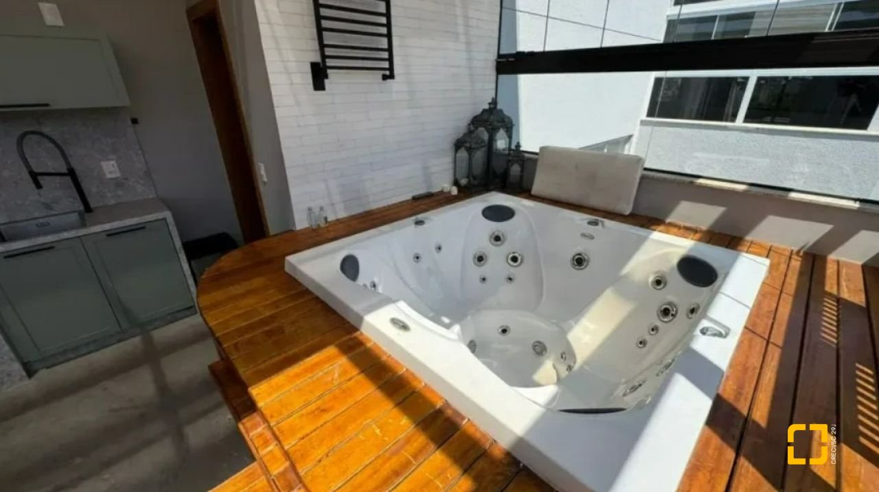 Cobertura com 210m², 3 quartos (sendo 3 suítes), 2 garagens, no bairro Ingleses em Florianópolis