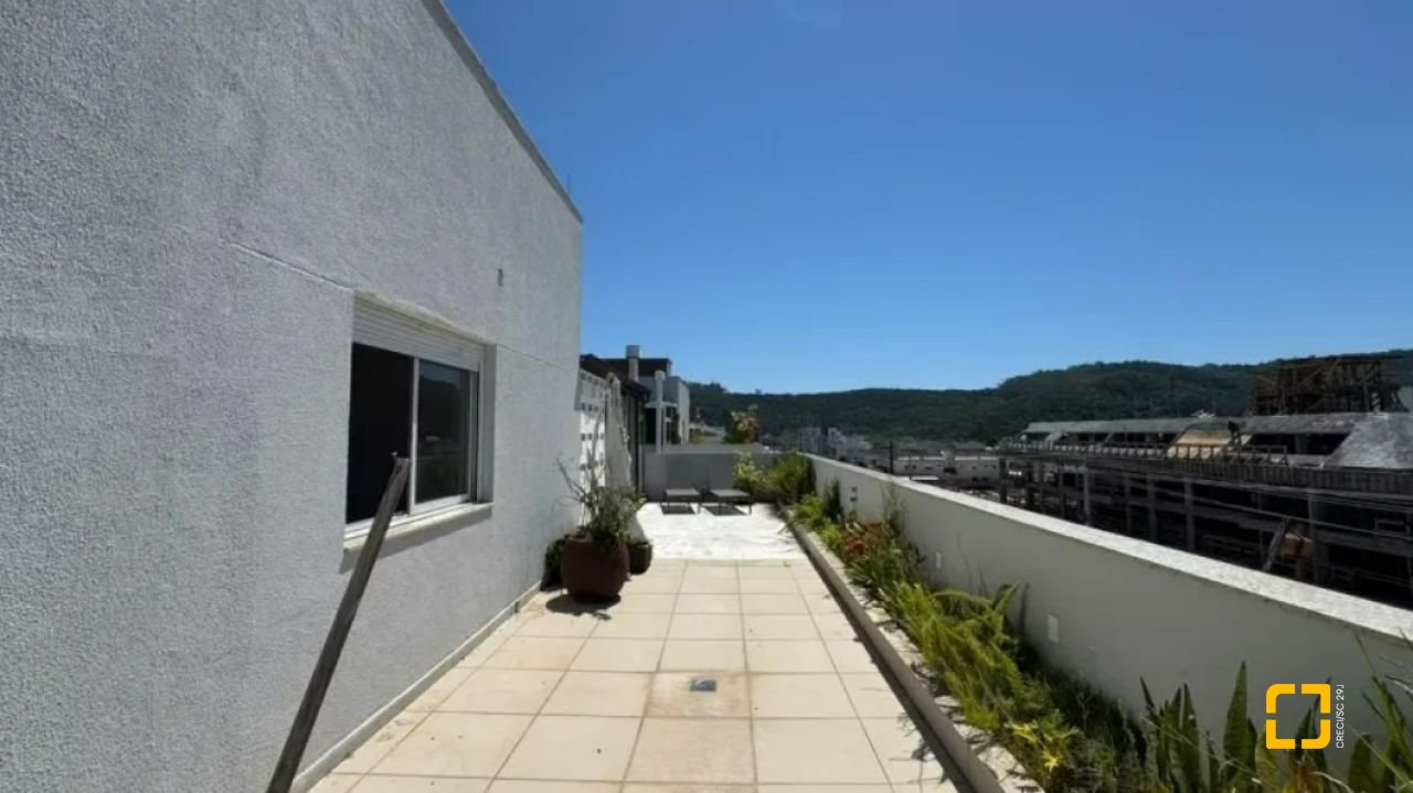 Cobertura com 210m², 3 quartos (sendo 3 suítes), 2 garagens, no bairro Ingleses em Florianópolis