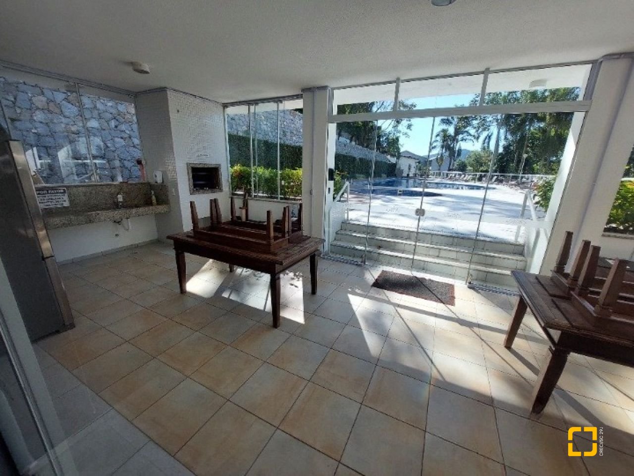 Apartamento com 88m², 3 quartos (sendo 1 suíte), 2 garagens, no bairro Pantanal em Florianópolis