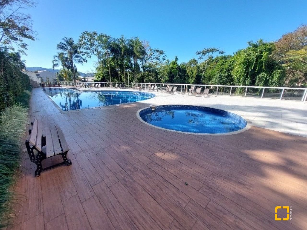 Apartamento com 88m², 3 quartos (sendo 1 suíte), 2 garagens, no bairro Pantanal em Florianópolis
