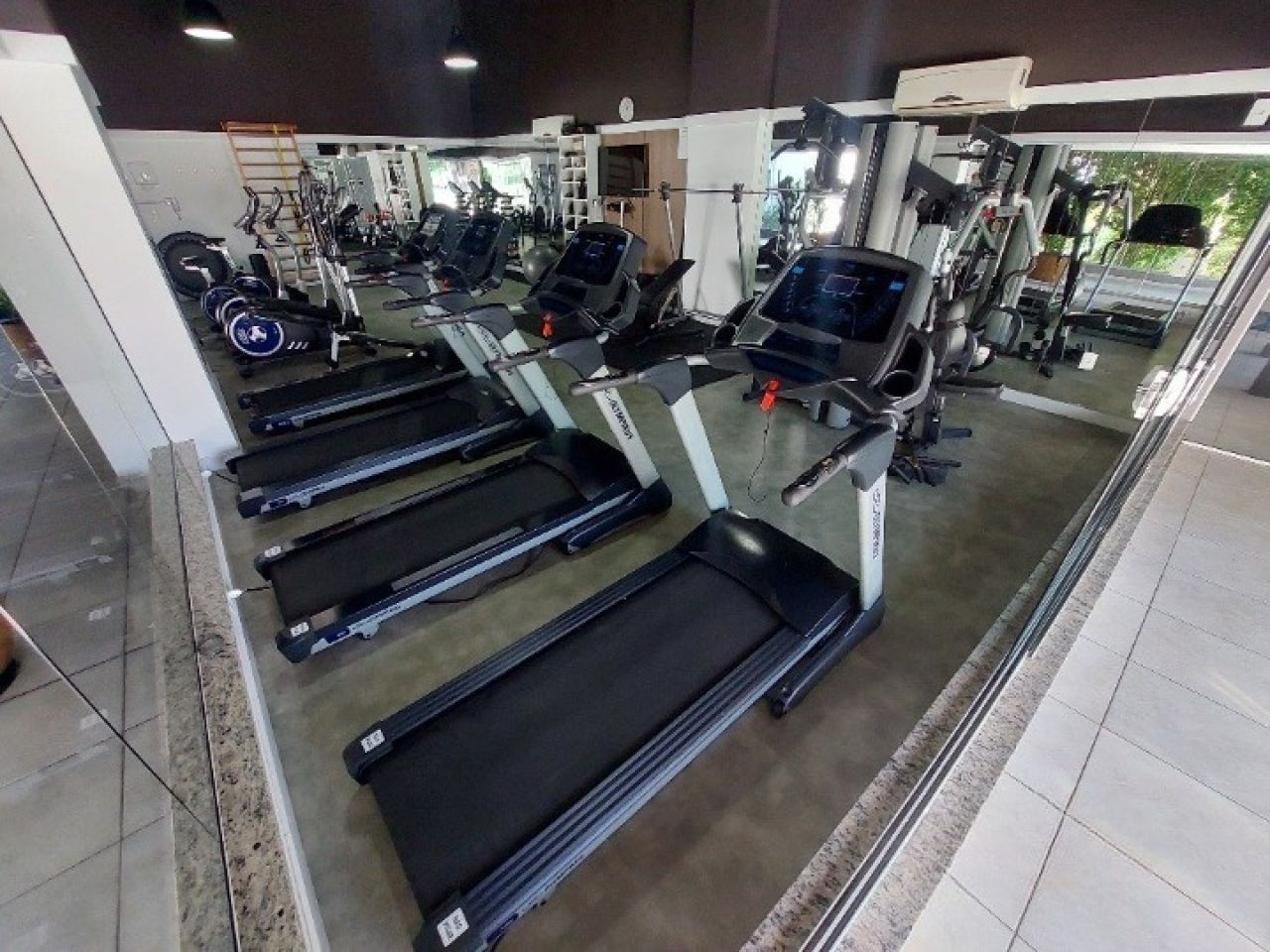 Apartamento com 88m², 3 quartos (sendo 1 suíte), 2 garagens, no bairro Pantanal em Florianópolis