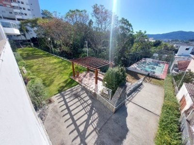 Apartamento com 88m², 3 quartos (sendo 1 suíte), 2 garagens, no bairro Pantanal em Florianópolis