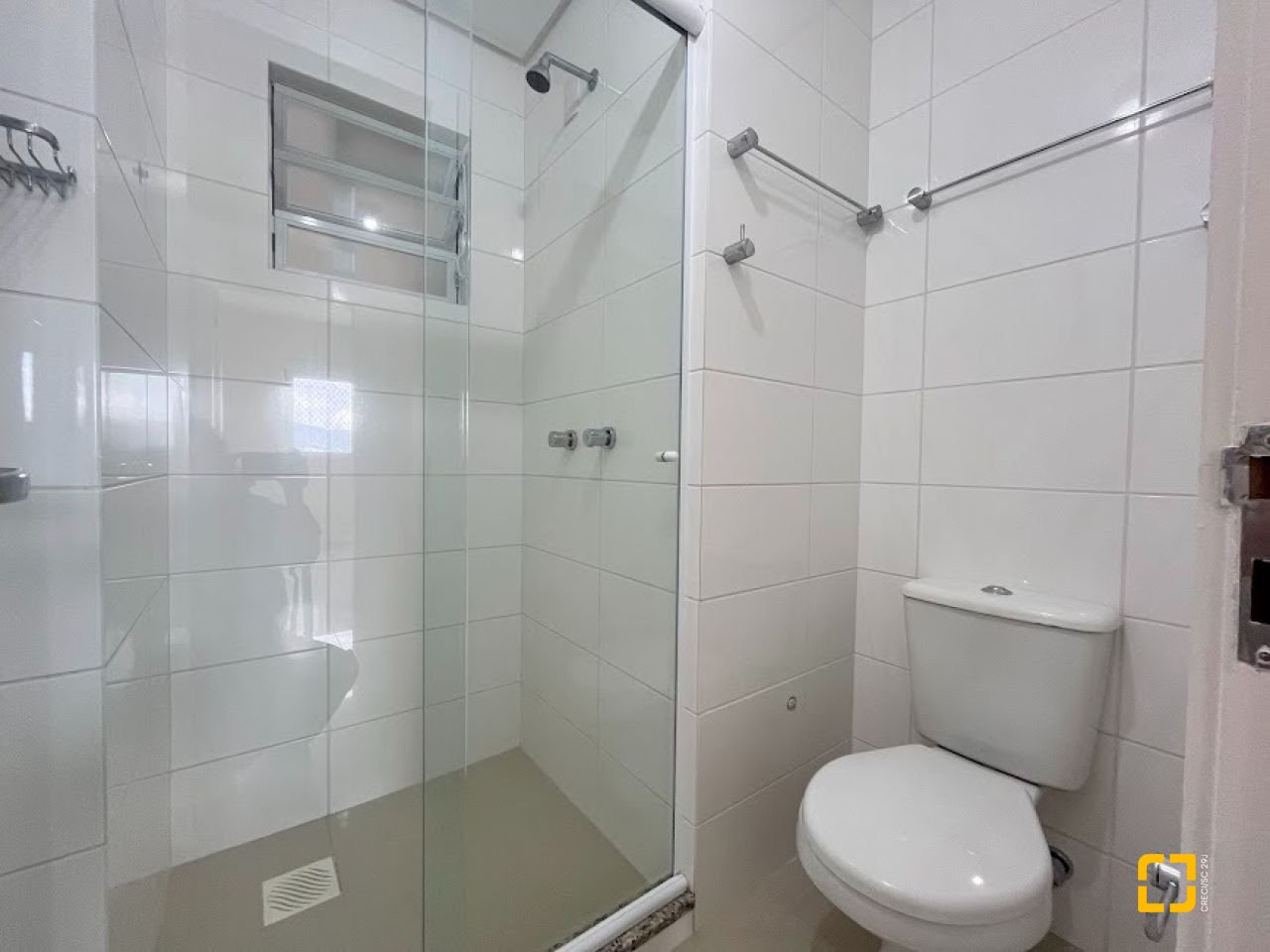 Apartamento com 88m², 3 quartos (sendo 1 suíte), 2 garagens, no bairro Pantanal em Florianópolis