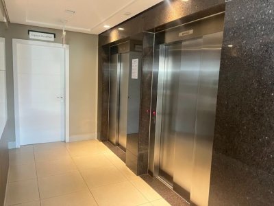 Apartamento com 88m², 3 quartos (sendo 1 suíte), 2 garagens, no bairro Pantanal em Florianópolis
