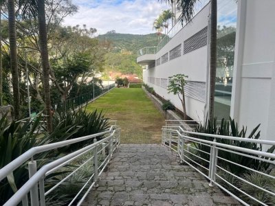 Apartamento com 88m², 3 quartos (sendo 1 suíte), 2 garagens, no bairro Pantanal em Florianópolis