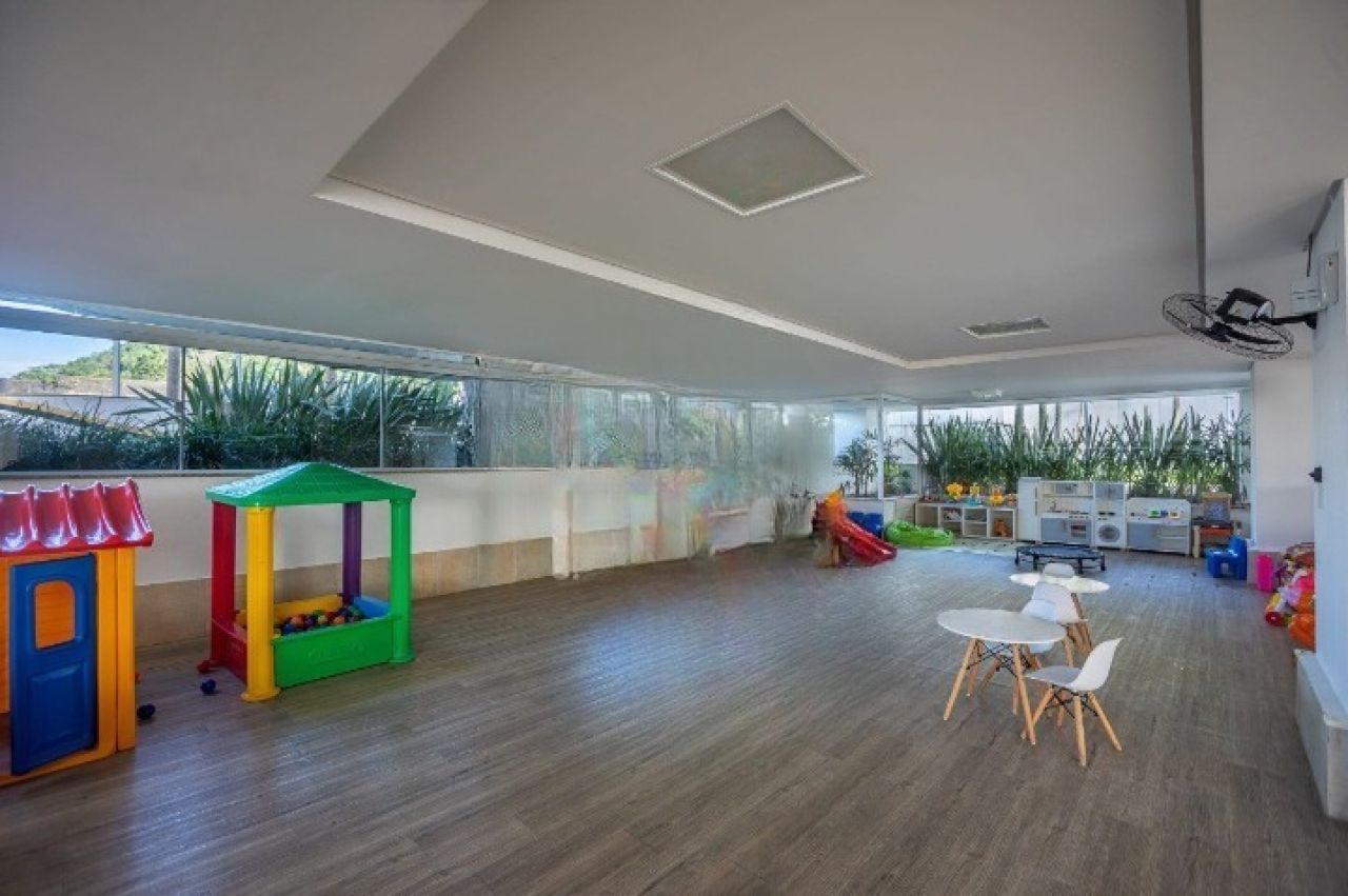 Apartamento com 88m², 3 quartos (sendo 1 suíte), 2 garagens, no bairro Pantanal em Florianópolis