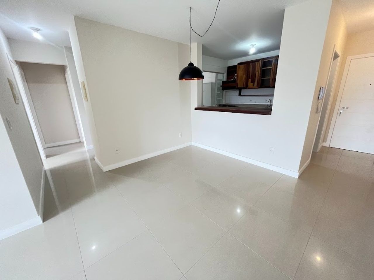 Apartamento com 88m², 3 quartos (sendo 1 suíte), 2 garagens, no bairro Pantanal em Florianópolis