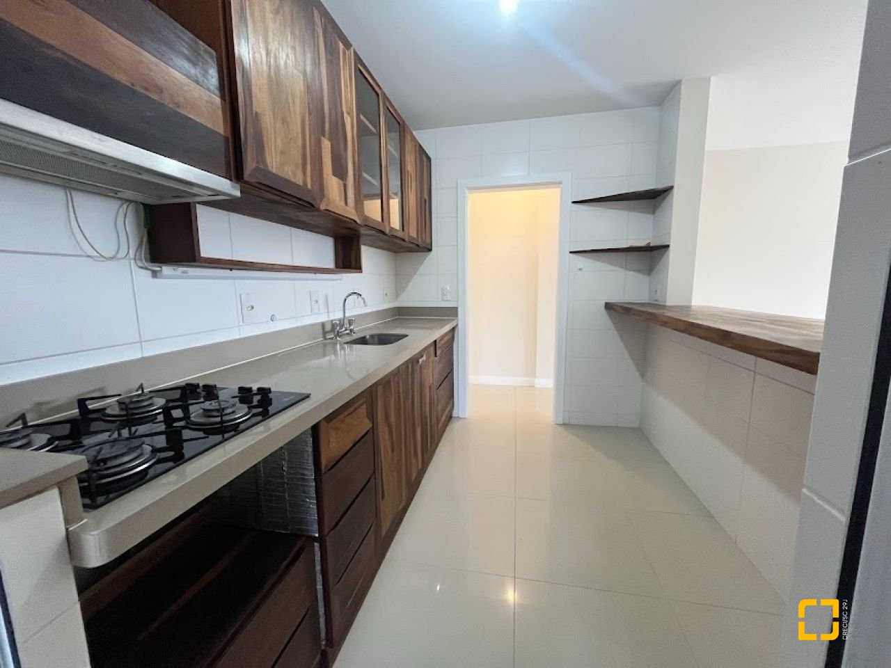 Apartamento com 88m², 3 quartos (sendo 1 suíte), 2 garagens, no bairro Pantanal em Florianópolis