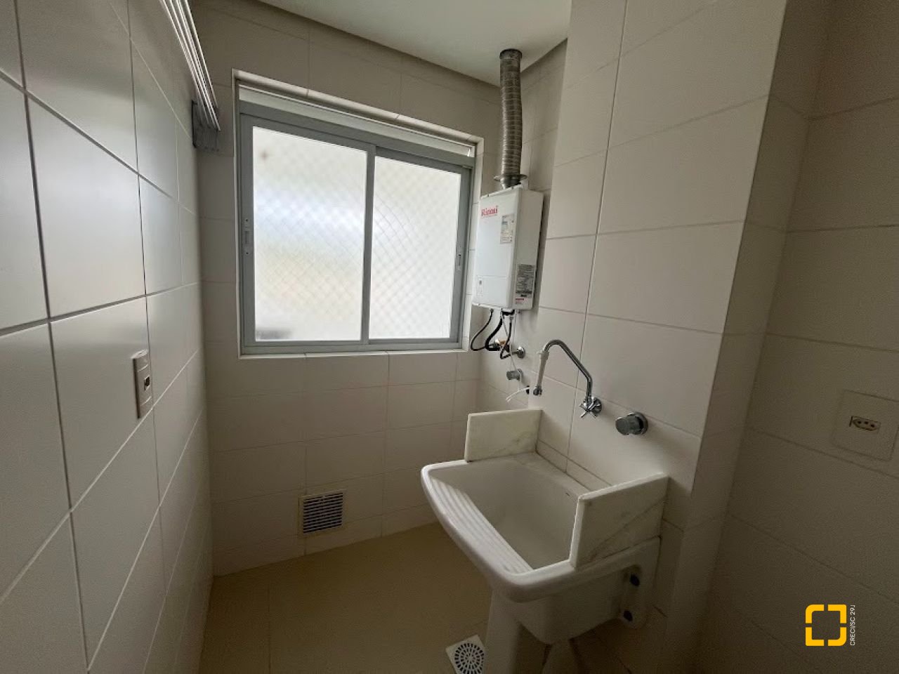 Apartamento com 88m², 3 quartos (sendo 1 suíte), 2 garagens, no bairro Pantanal em Florianópolis