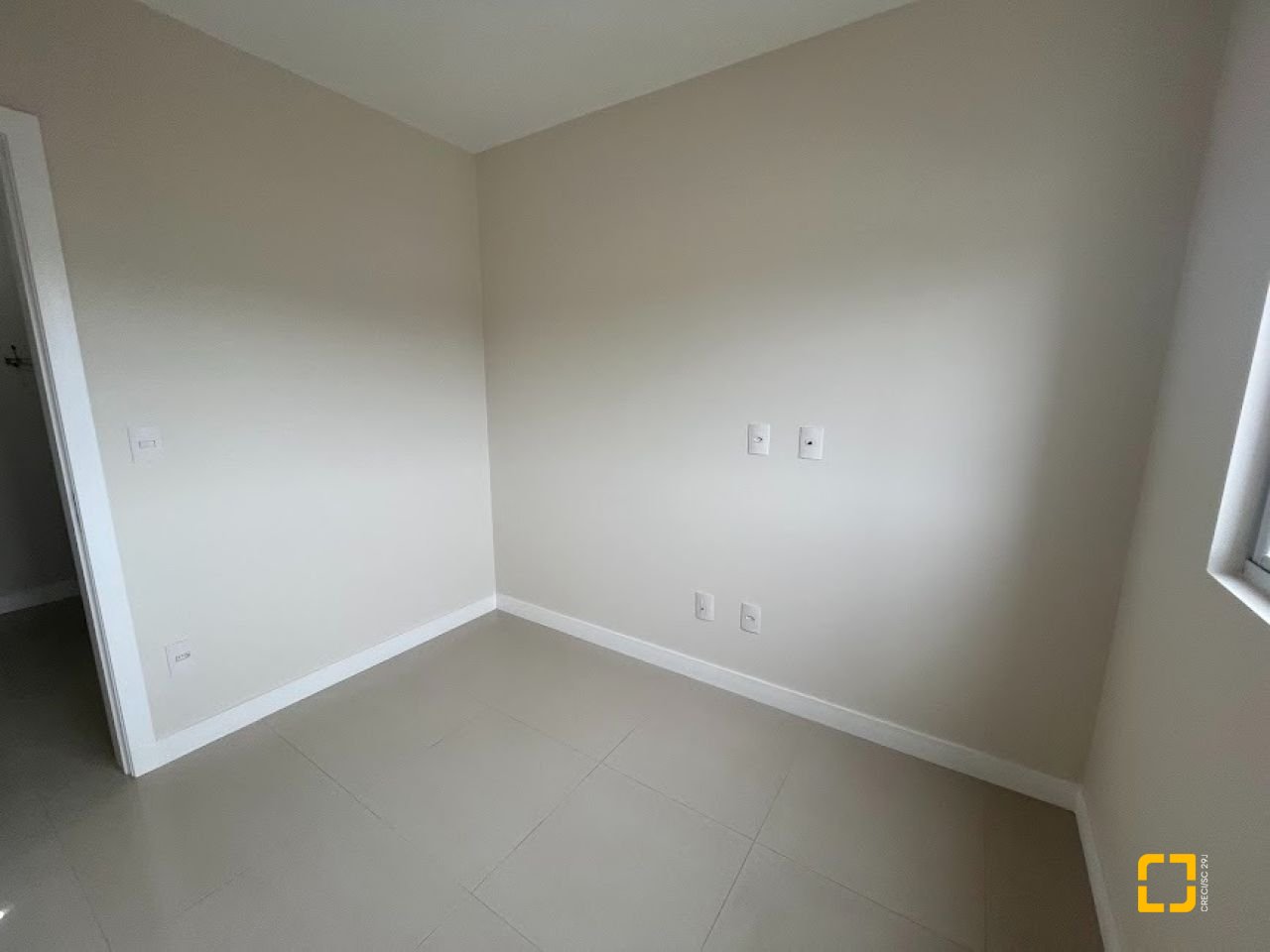 Apartamento com 88m², 3 quartos (sendo 1 suíte), 2 garagens, no bairro Pantanal em Florianópolis