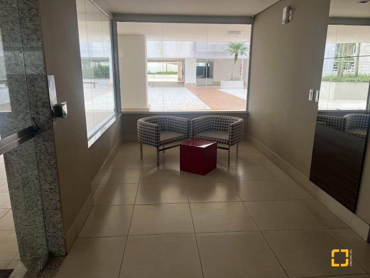 Apartamento com 88m², 3 quartos (sendo 1 suíte), 2 garagens, no bairro Pantanal em Florianópolis