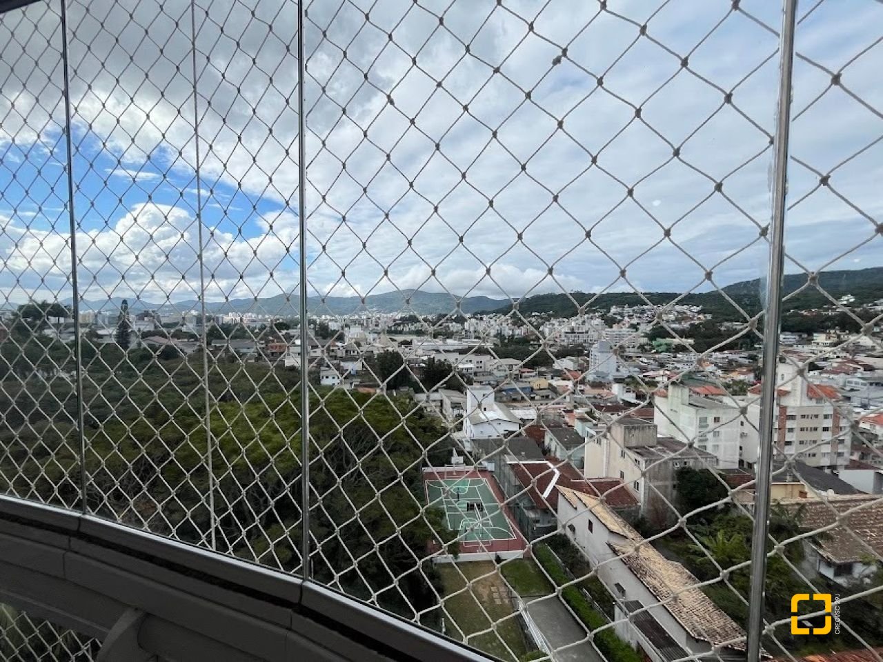 Apartamento com 88m², 3 quartos (sendo 1 suíte), 2 garagens, no bairro Pantanal em Florianópolis
