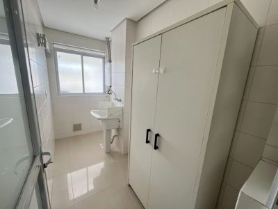 Apartamento com 88m², 3 quartos (sendo 1 suíte), 2 garagens, no bairro Pantanal em Florianópolis