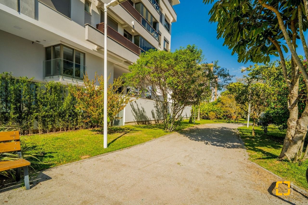 Apartamento com 115m², 3 quartos (sendo 3 suítes), 2 garagens, no bairro Jurerê em Florianópolis