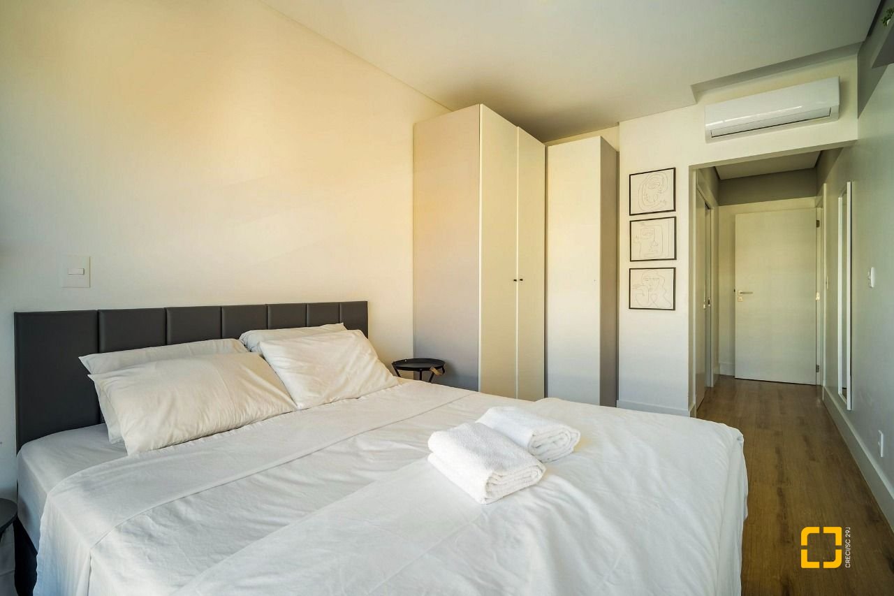 Apartamento com 115m², 3 quartos (sendo 3 suítes), 2 garagens, no bairro Jurerê em Florianópolis