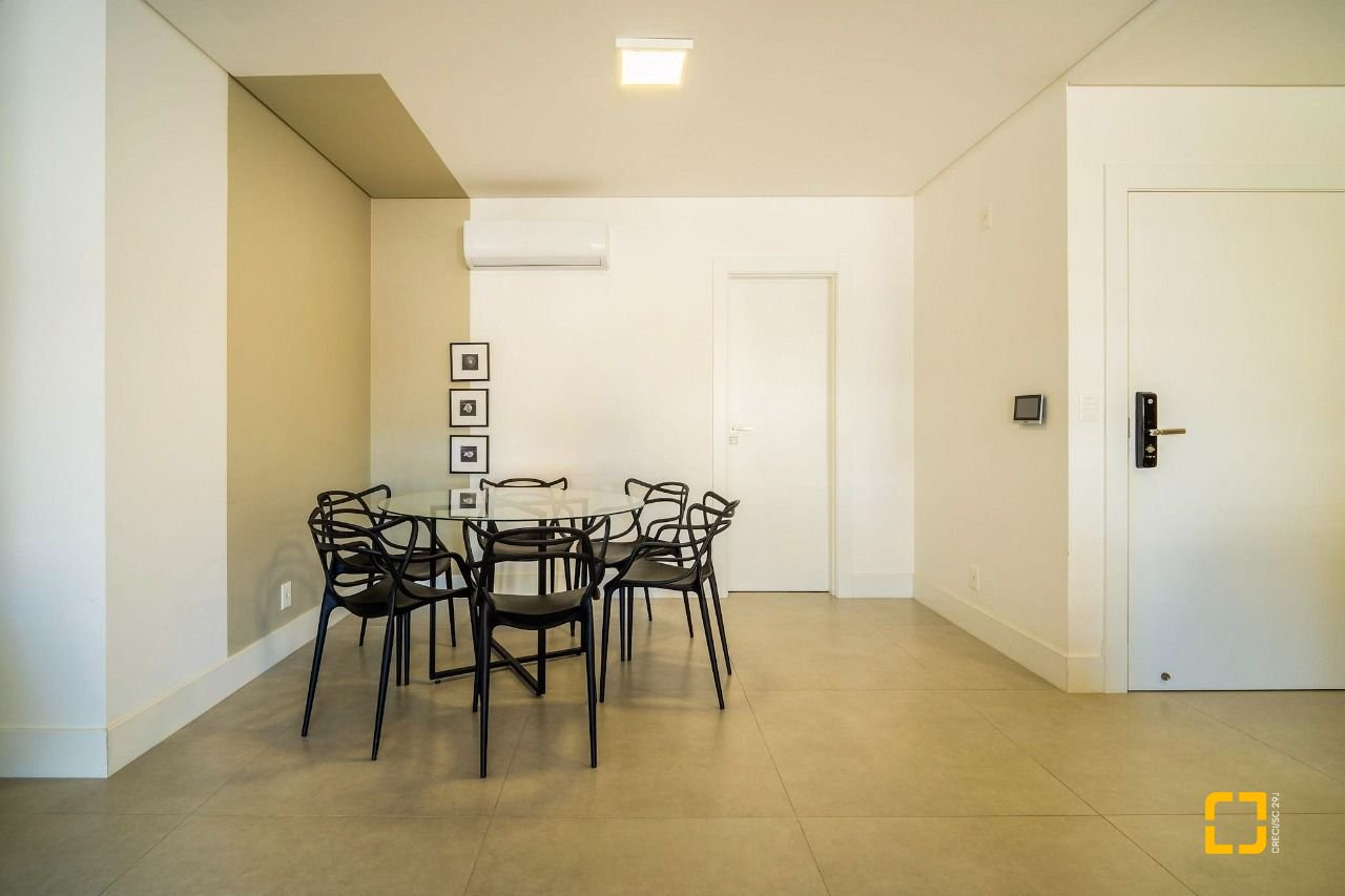 Apartamento com 115m², 3 quartos (sendo 3 suítes), 2 garagens, no bairro Jurerê em Florianópolis