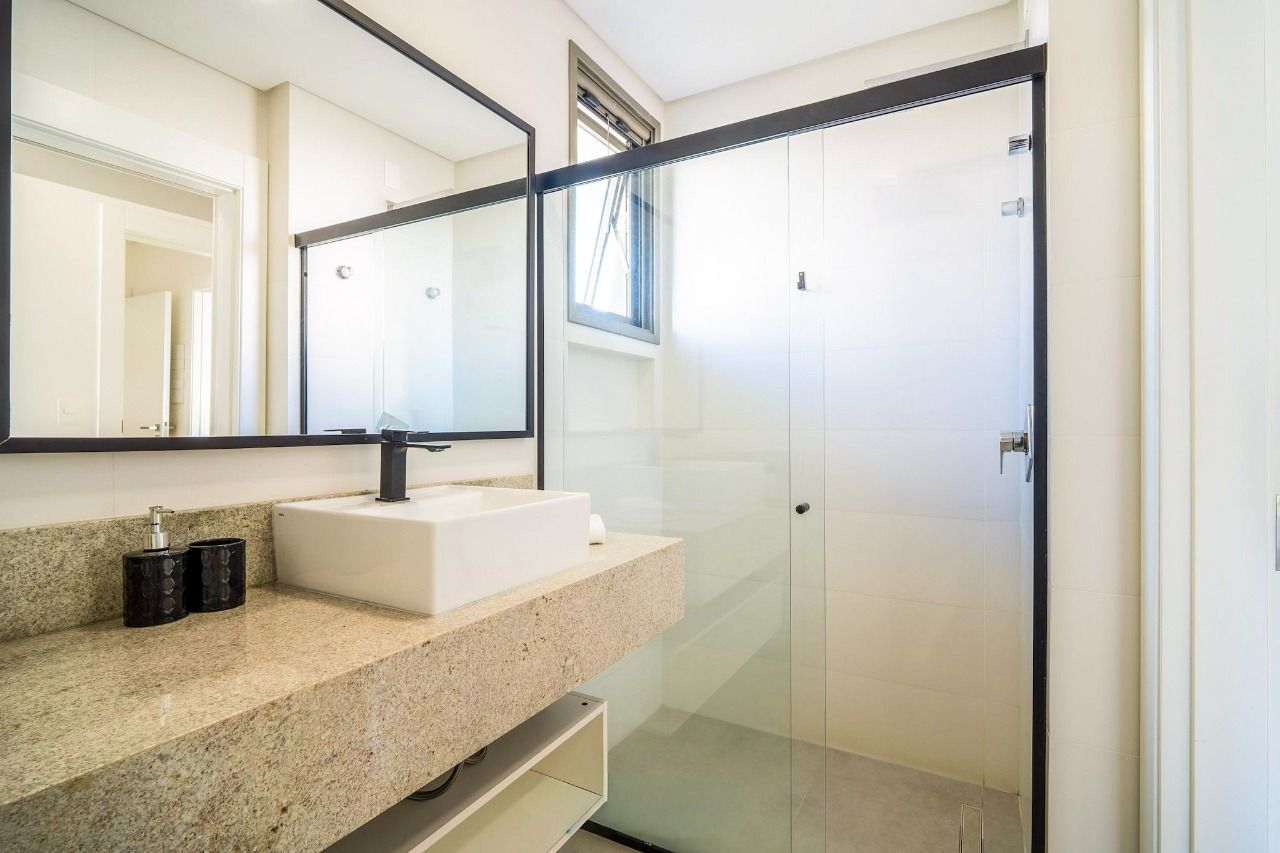 Apartamento com 115m², 3 quartos (sendo 3 suítes), 2 garagens, no bairro Jurerê em Florianópolis