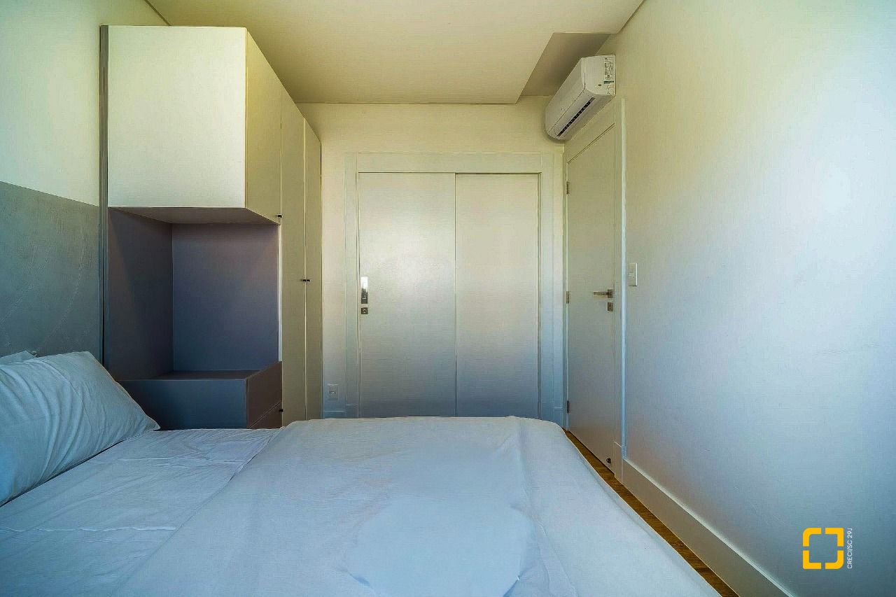 Apartamento com 115m², 3 quartos (sendo 3 suítes), 2 garagens, no bairro Jurerê em Florianópolis