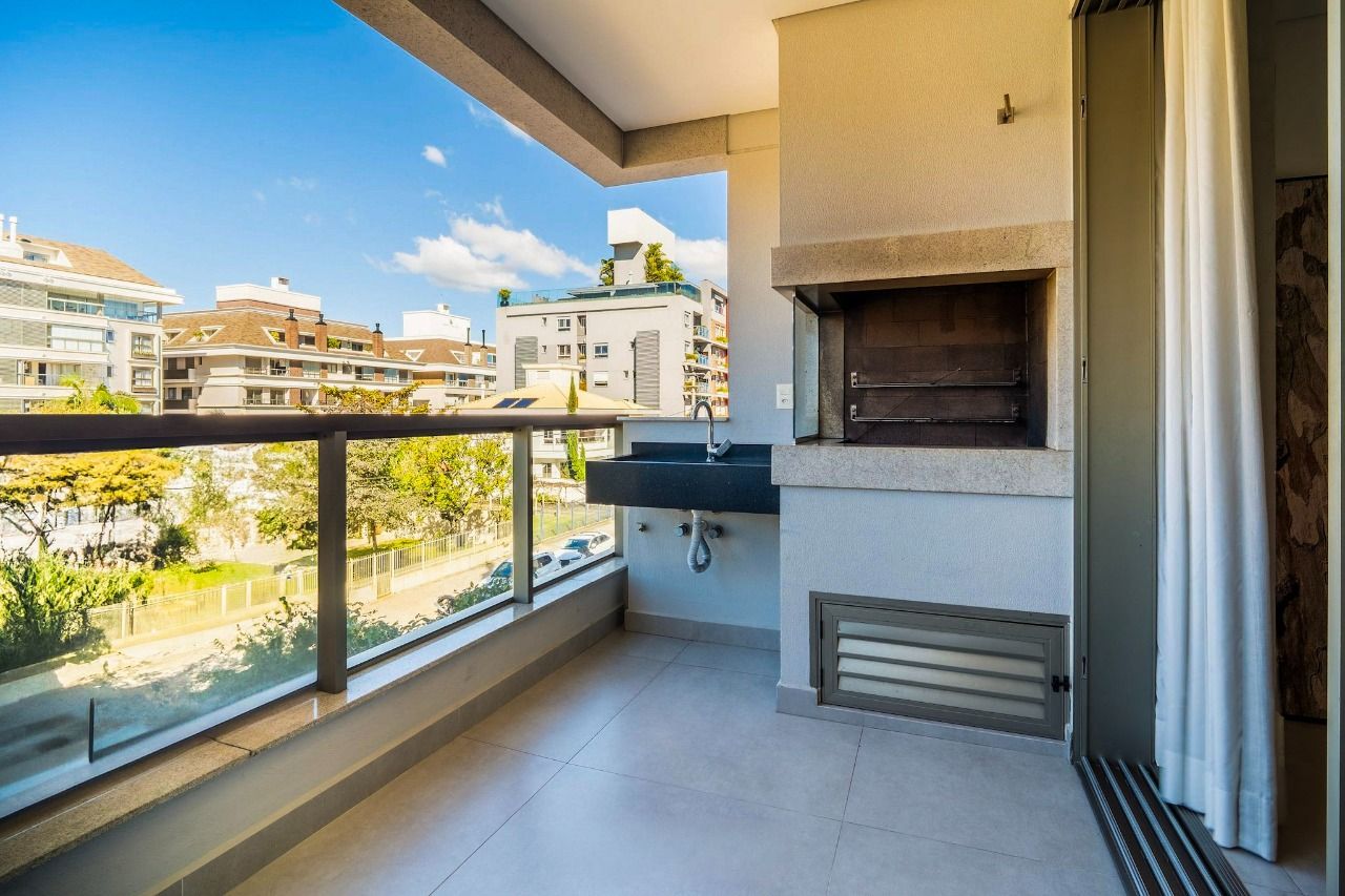 Apartamento com 115m², 3 quartos (sendo 3 suítes), 2 garagens, no bairro Jurerê em Florianópolis