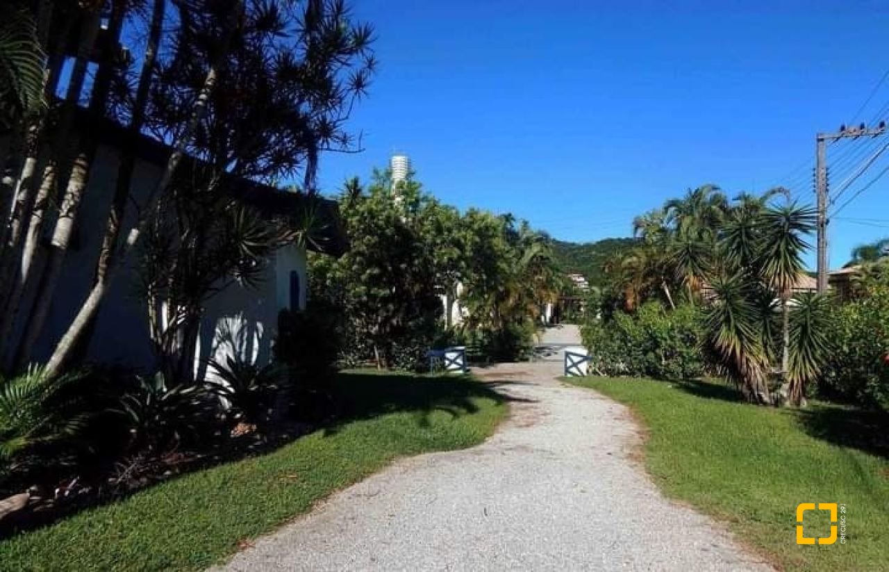 Casa de Condomínio com 160m², 3 quartos (sendo 1 suíte), 2 garagens, no bairro Ponta das Canas em Florianópolis