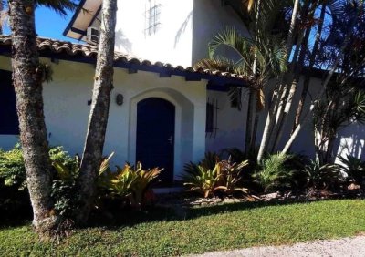 Casa de Condomínio com 160m², 3 quartos (sendo 1 suíte), 2 garagens, no bairro Ponta das Canas em Florianópolis